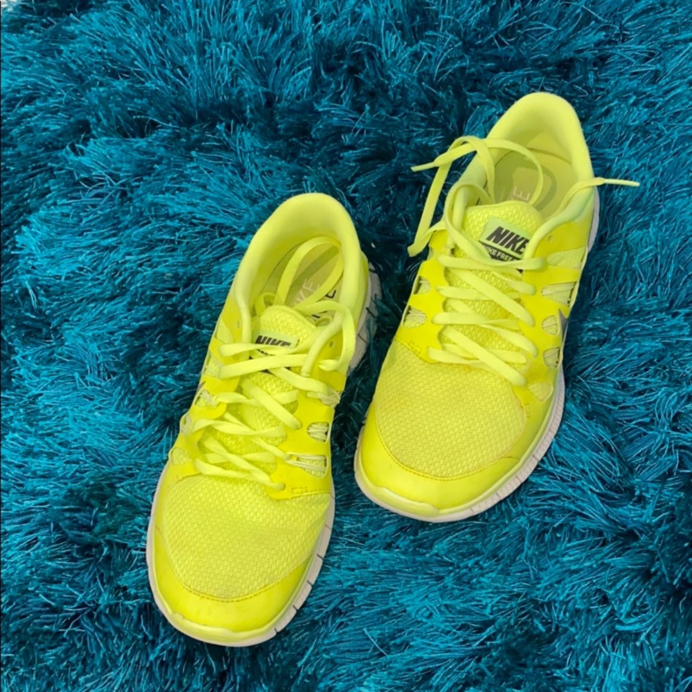 Nike tennis shoes